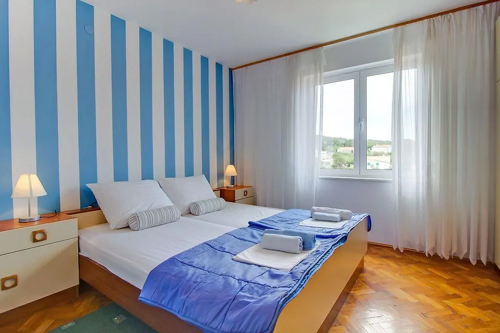 וולי לוסיניי Room Milka